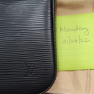 Sold LV Pochette NM black epi